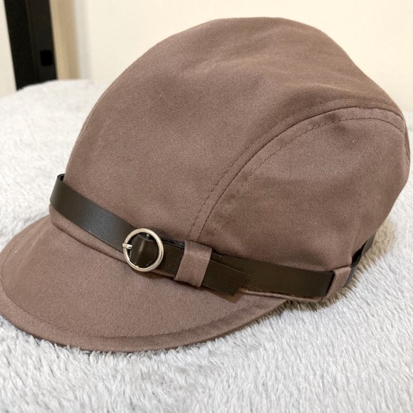 Banana Republic Accessories - Banana Republic Jockey hat / cap Taupe Brown *****